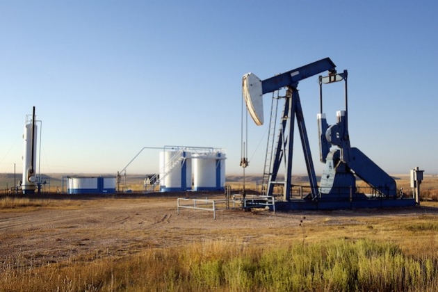 oil-well-and-storage-tanks